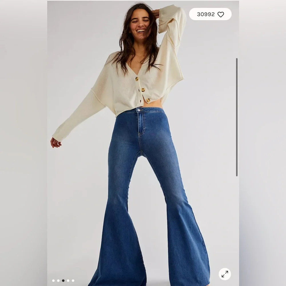 Free People We The Free Just‎ Float On Flare Jeans.